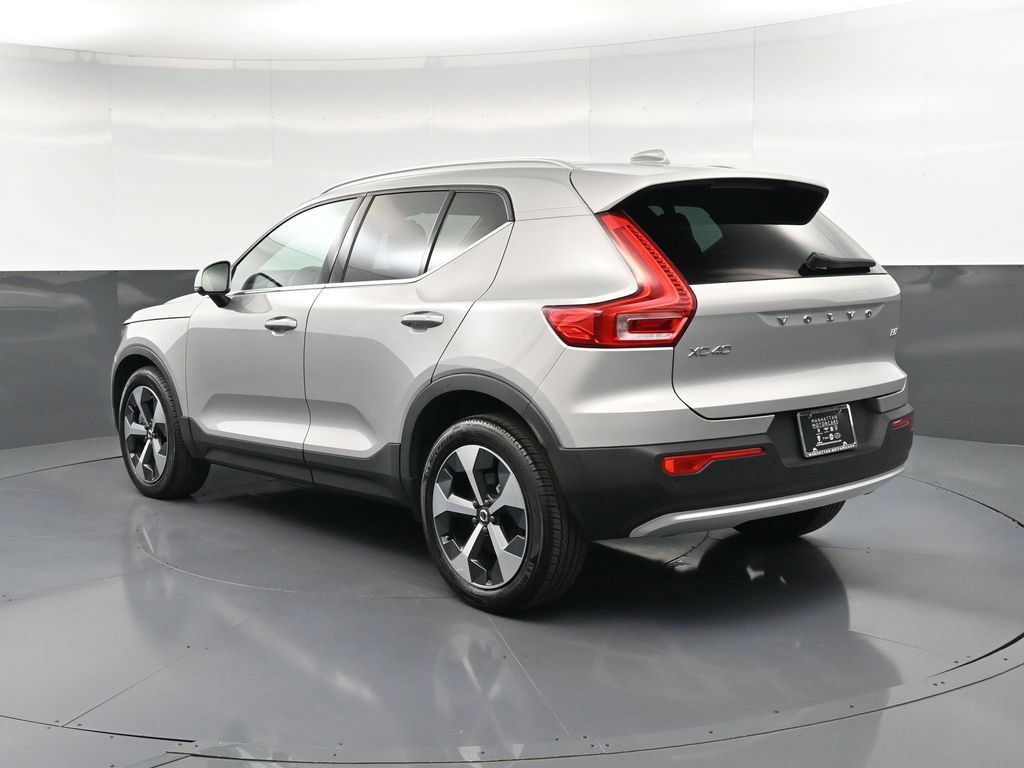 Used 2023 Volvo XC40 B5 Plus w/ Driver Assist Package AWD/4WD image 3
