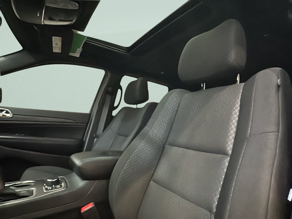 Used 2019 Jeep Grand Cherokee Laredo image 9