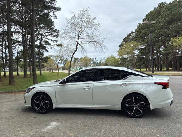 Used 2023 Nissan Altima 2.5 SR w/ SR Premium Package image 6