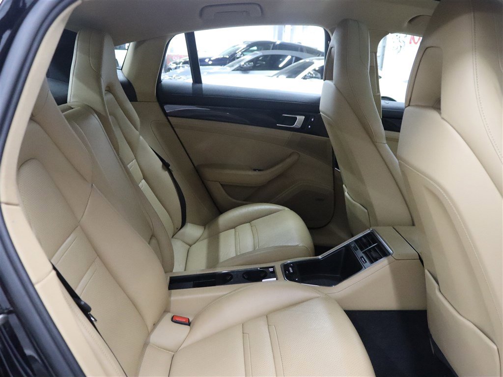 Used 2020 Porsche Panamera image 22