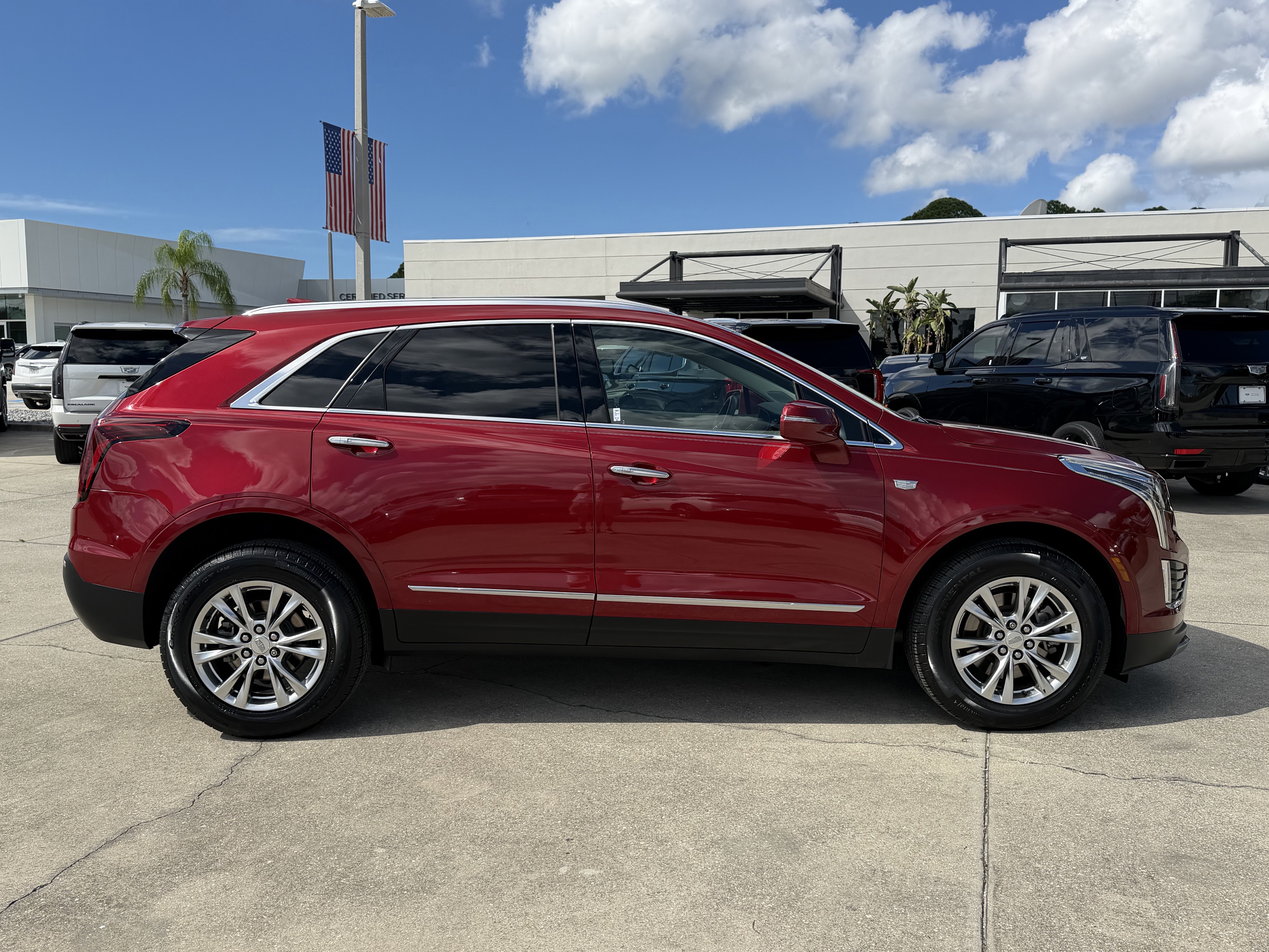 Used 2020 Cadillac XT5 Premium Luxury FWD image 2
