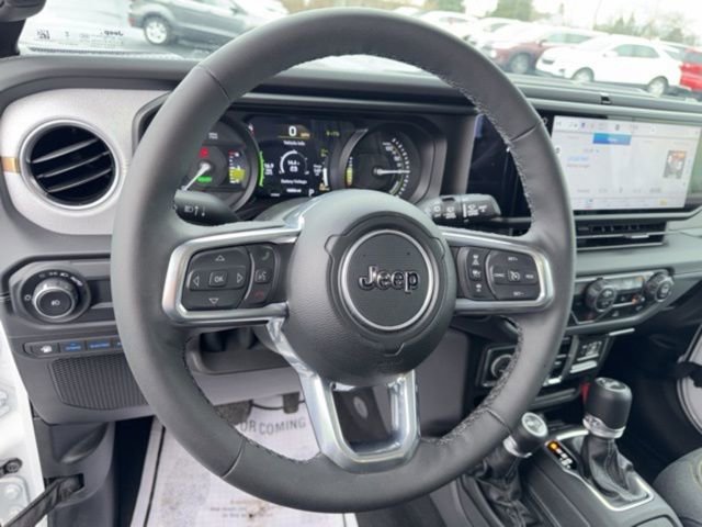 Used 2025 Jeep Wrangler Unlimited Sahara image 12