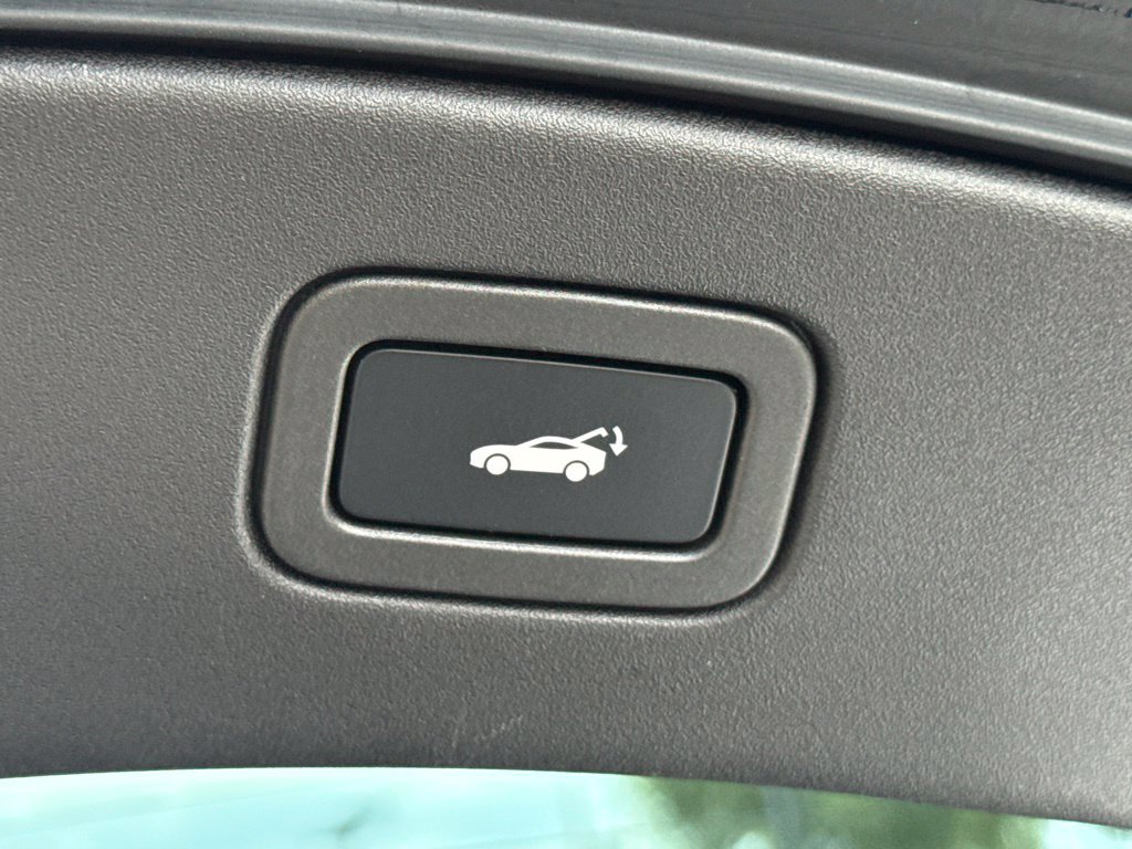 Used 2023 Jaguar F-TYPE Coupe RWD image 16