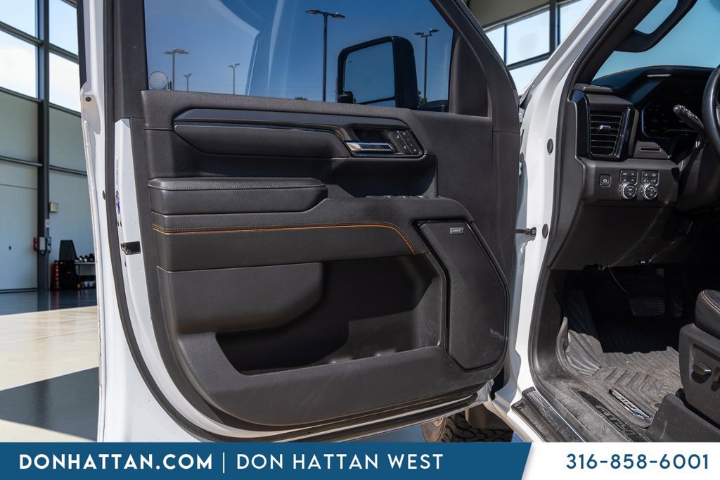 Used 2024 GMC Sierra 2500 AT4 AWD/4WD image 12