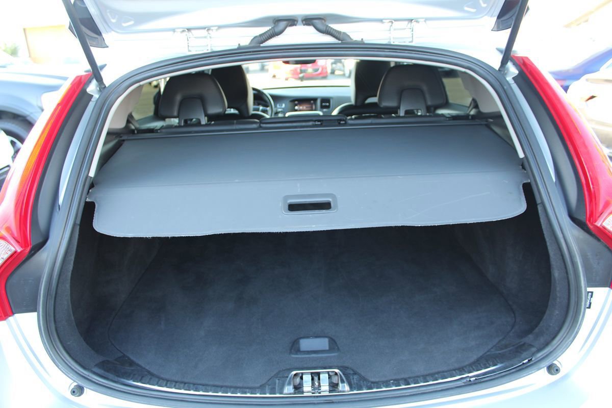 Used 2018 Volvo V60 T5 Cross Country AWD/4WD image 32