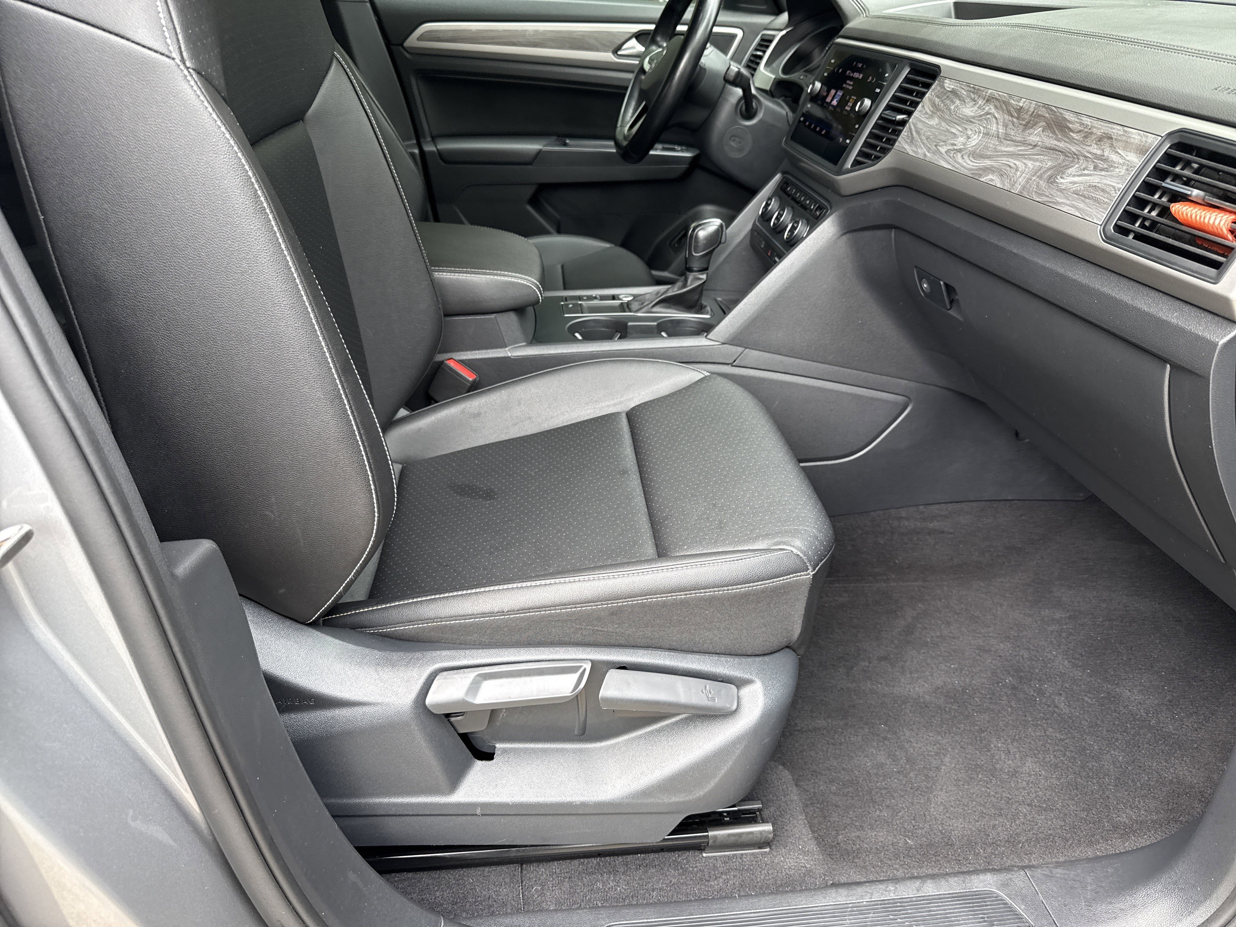 Used 2020 Volkswagen Atlas Cross Sport SE FWD image 13