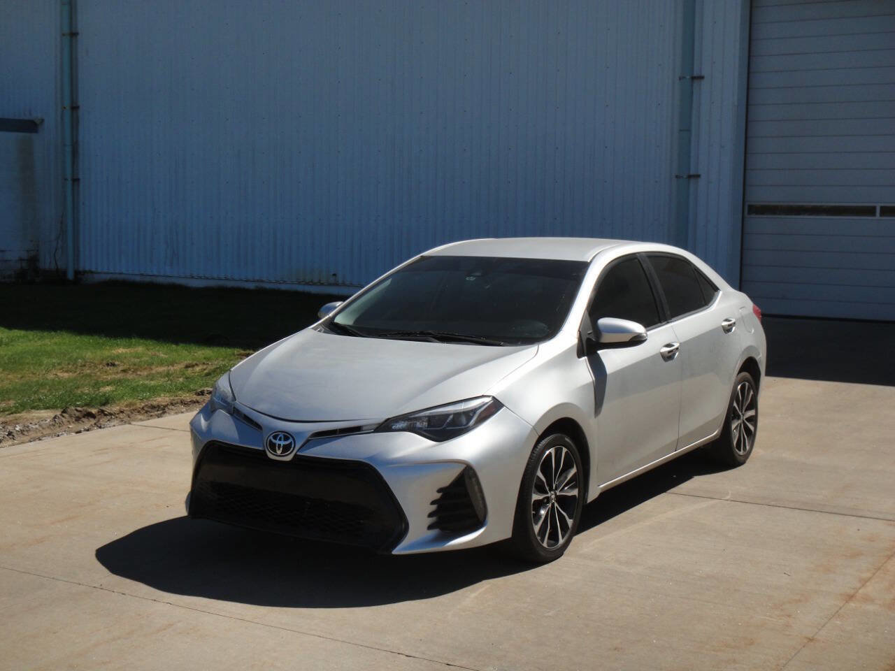 Used 2019 Toyota Corolla SE image 2