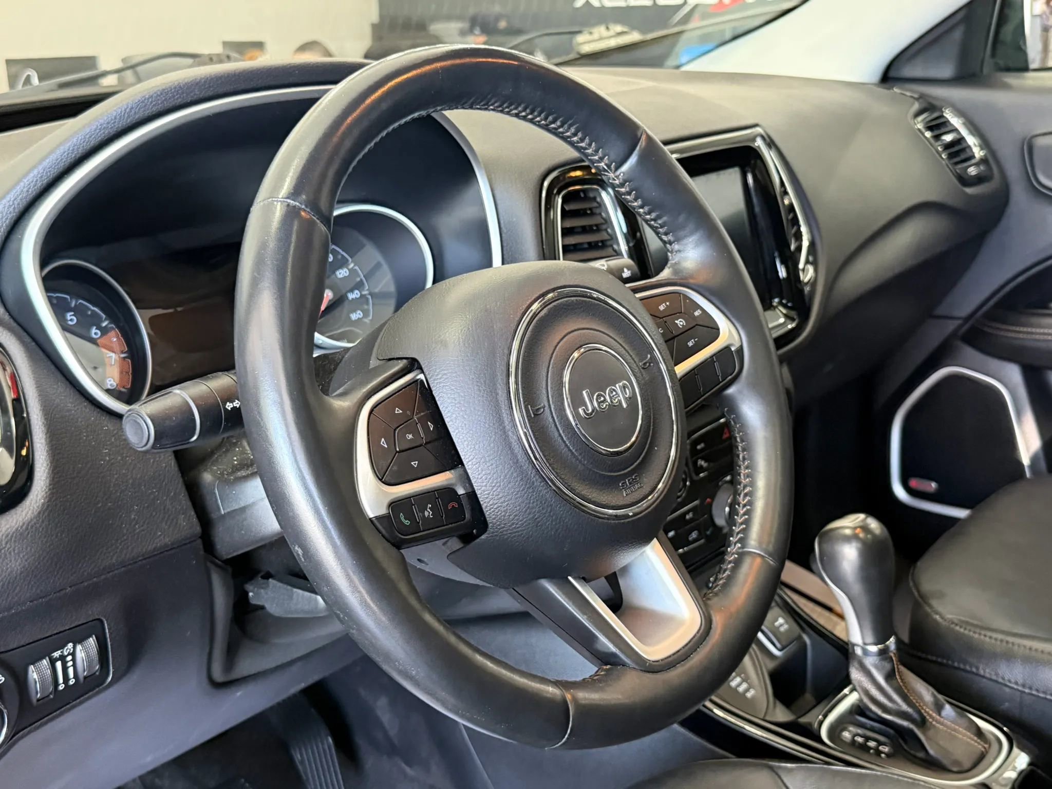 Used 2017 Jeep Compass Limited AWD/4WD image 9