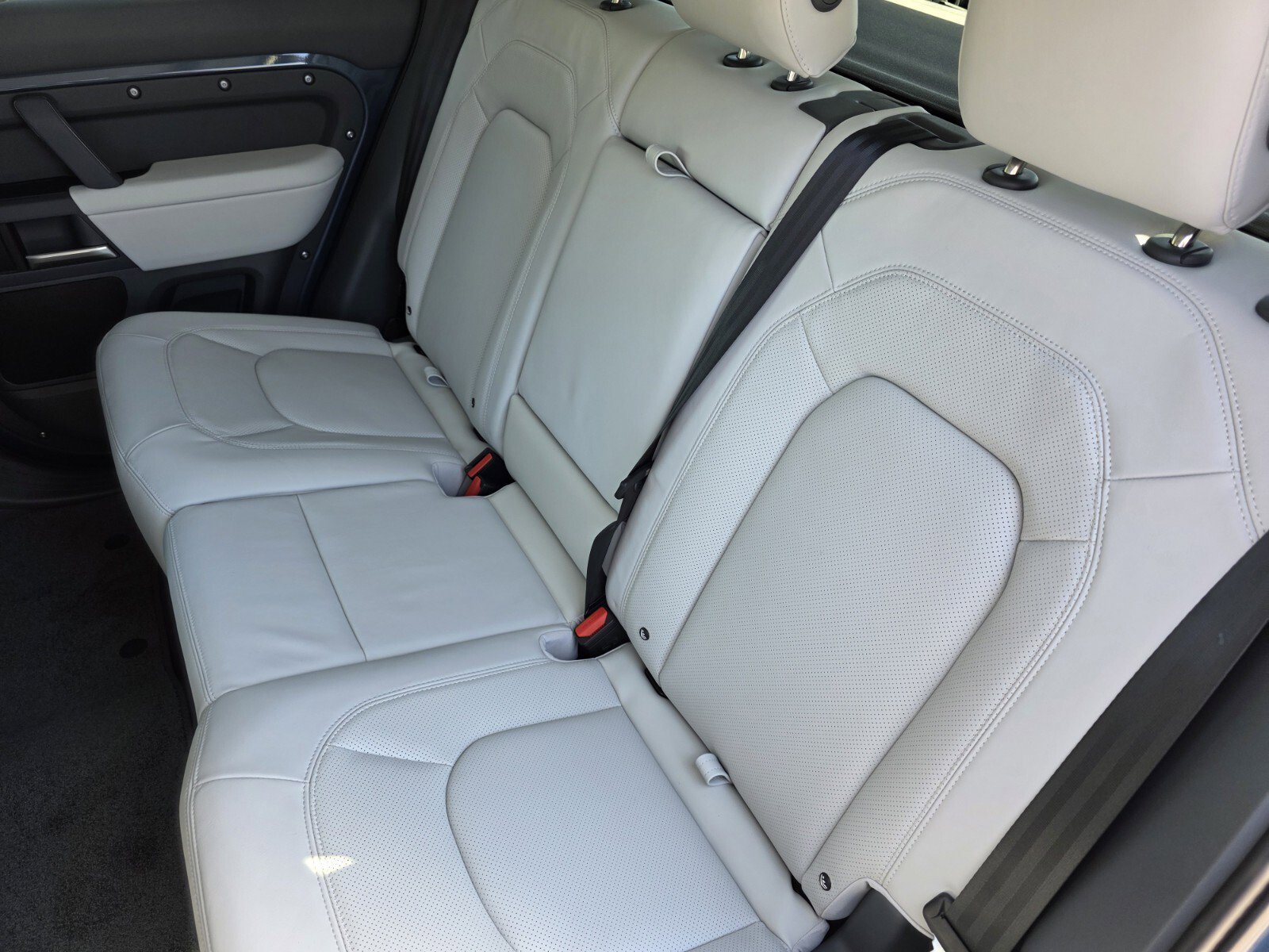 Used 2026 Land Rover Defender 110 S image 13