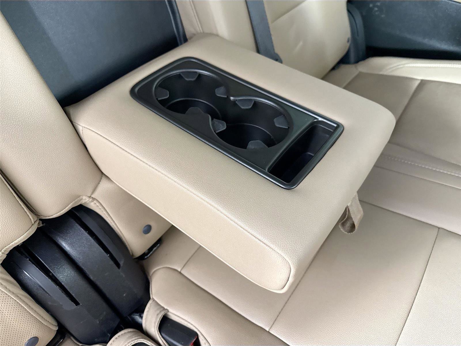 Used 2024 Chevrolet Suburban Premier RWD image 47