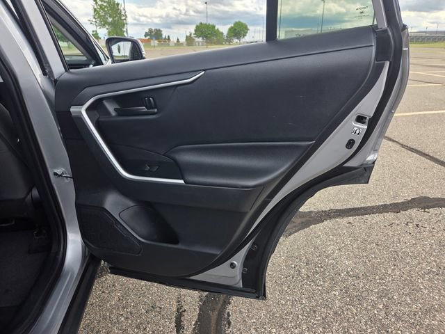 Used 2019 Toyota RAV4 LE w/ Carpet Mat Package AWD/4WD image 39