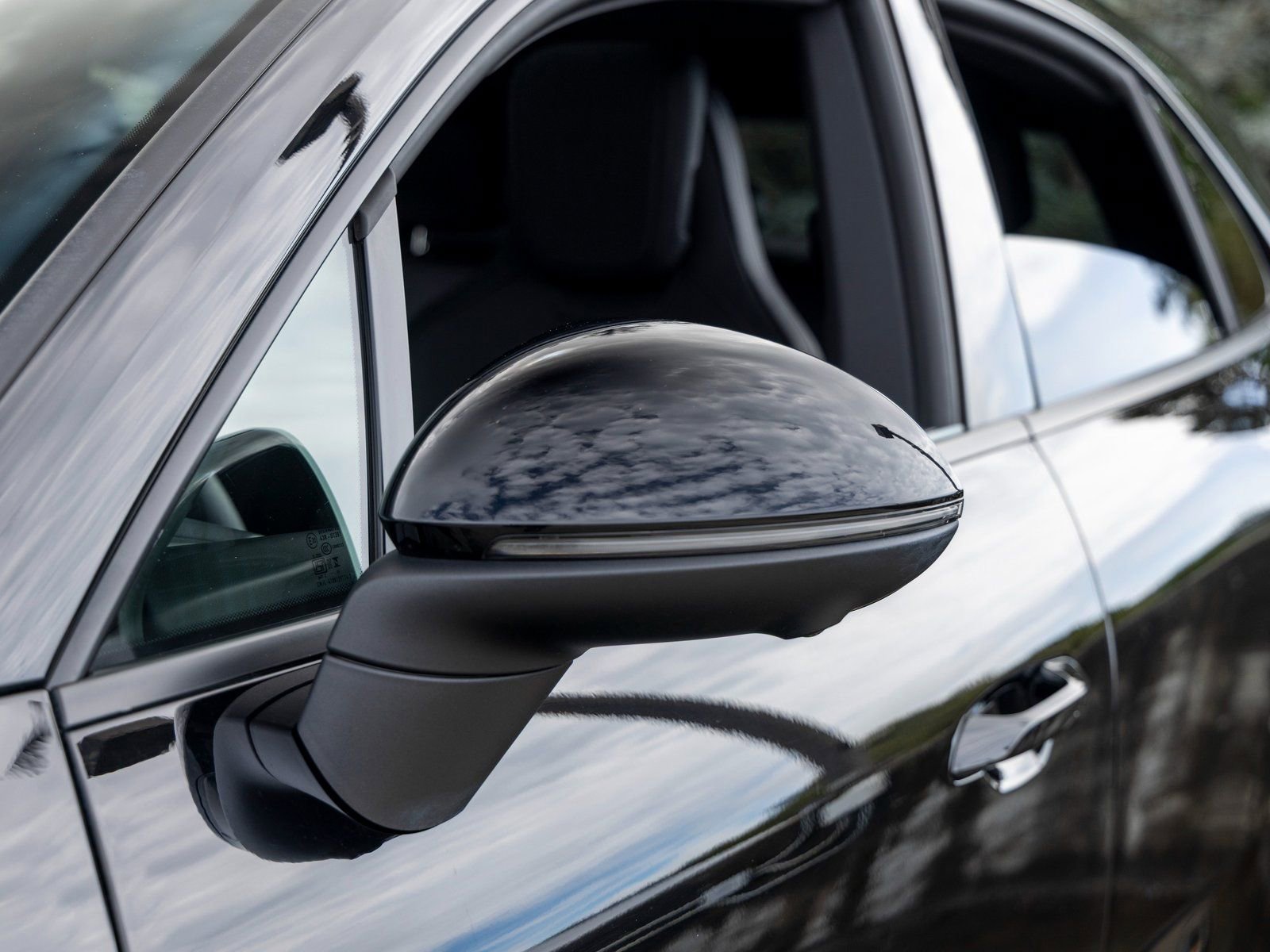 Certified 2025 Porsche Macan Electric image 19