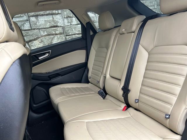 Used 2016 Ford Edge SEL w/ Equipment Group 201A AWD/4WD image 9