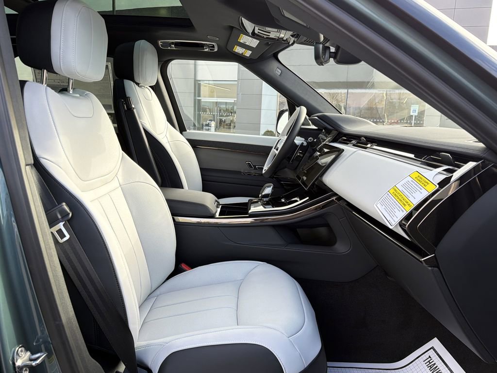 New 2026 Land Rover Range Rover Sport Dynamic SE image 17