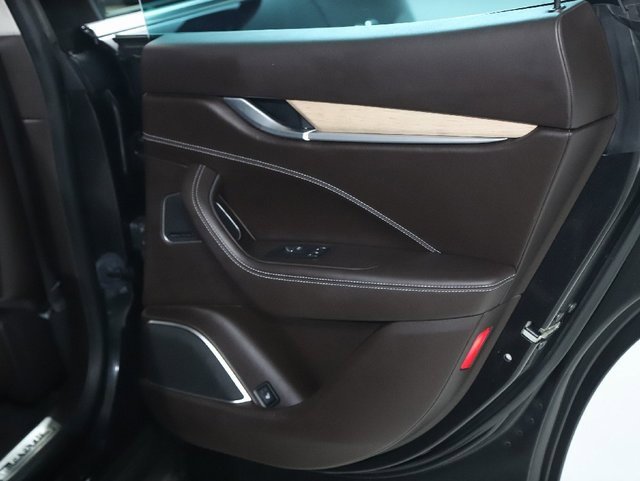 Used 2018 Maserati Levante S GranLusso image 32