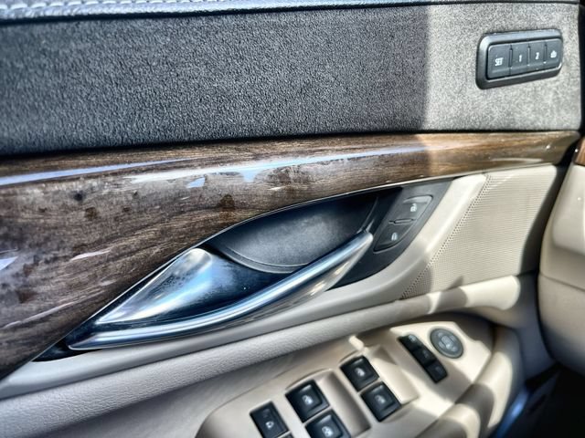 Used 2020 Cadillac Escalade ESV Luxury AWD/4WD image 16