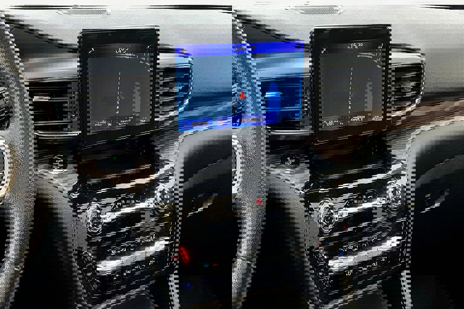 Used 2021 Ford Explorer Limited w/ Equipment Group 301A image 9