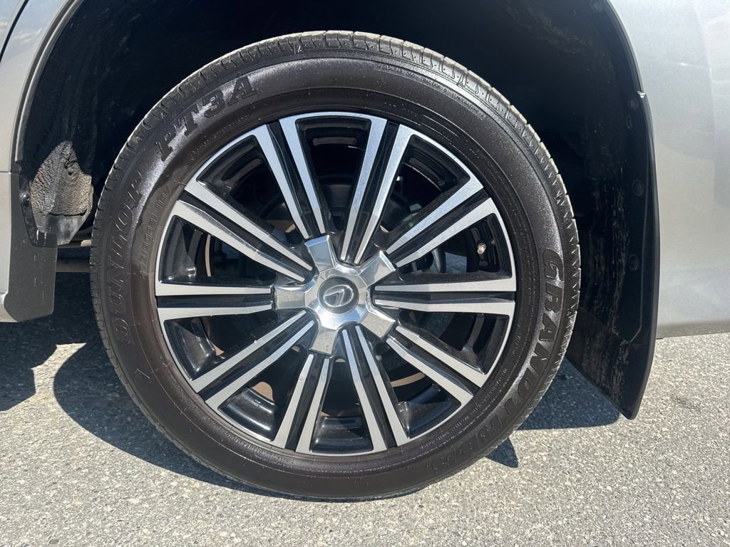 Used 2020 Lexus LX 570 4WD w/ Luxury Package image 33