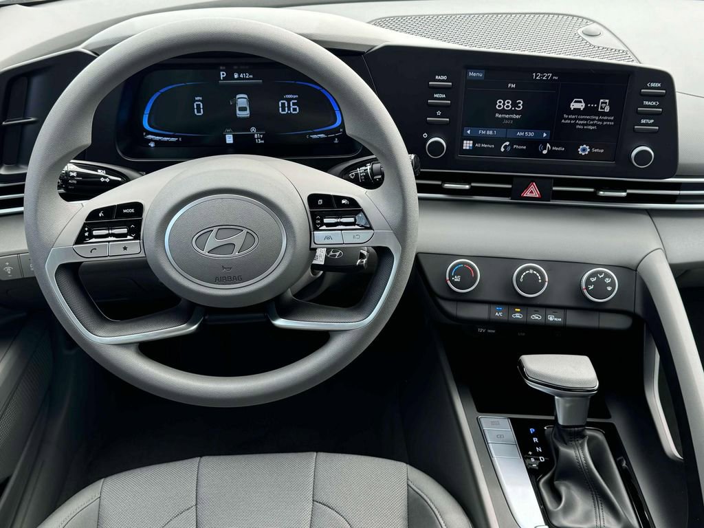 New 2025 Hyundai Elantra SE image 17