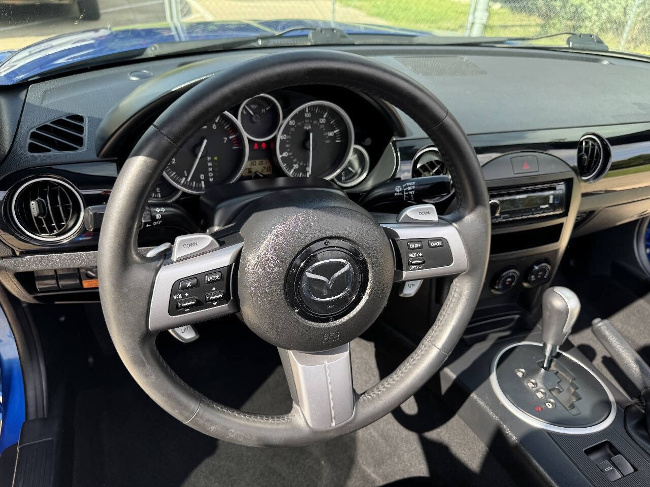 Used 2006 MAZDA MX-5 Miata Sport w/ Appearance Pkg RWD image 29