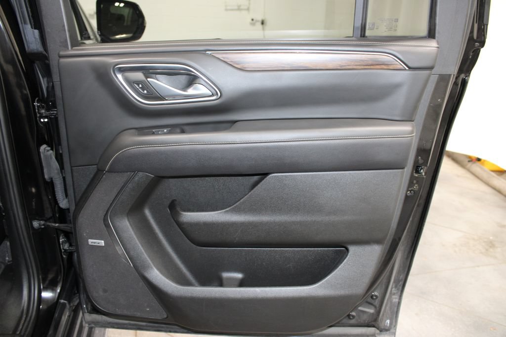 Used 2024 Chevrolet Suburban Premier AWD/4WD image 32