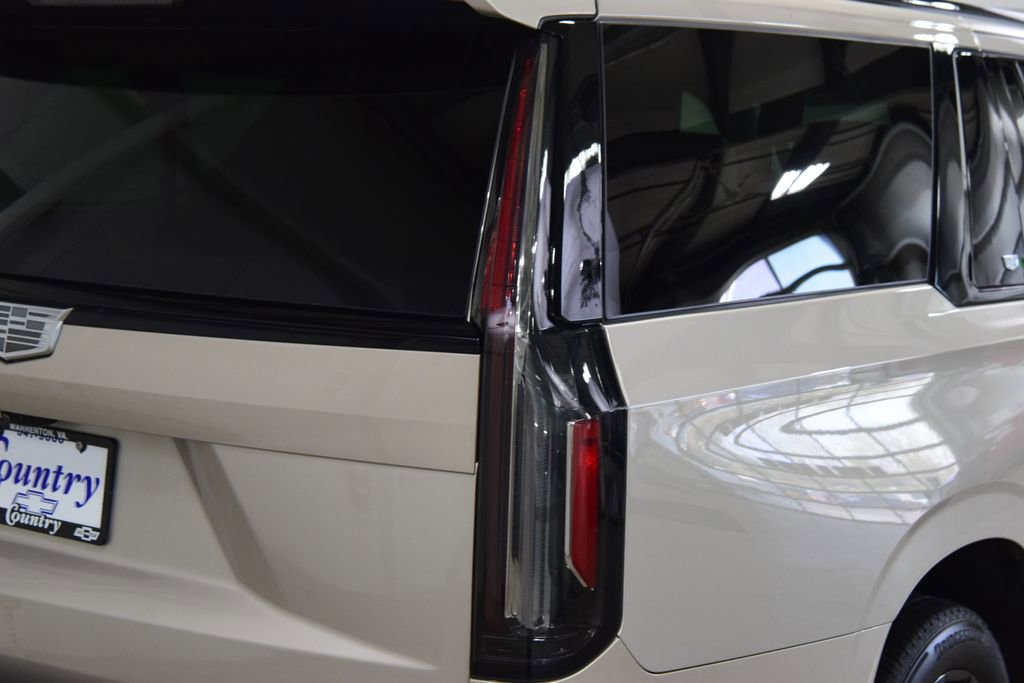 Used 2024 Cadillac Escalade ESV Sport Platinum w/ LPO, ONYX Package AWD/4WD image 18