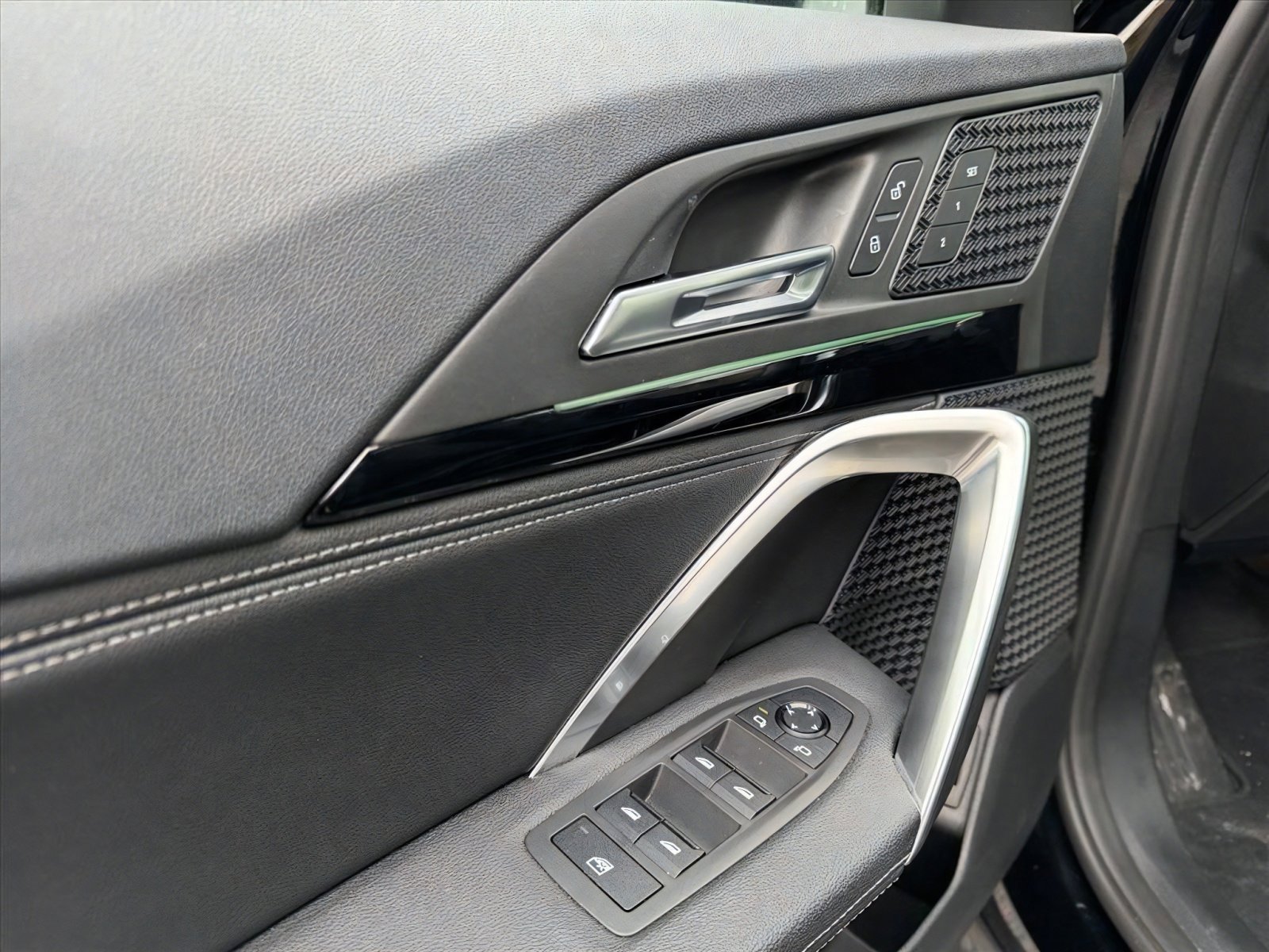 Used 2023 BMW X1 xDrive28i image 9