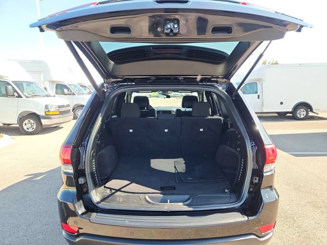 Used 2021 Jeep Grand Cherokee Laredo AWD/4WD image 31