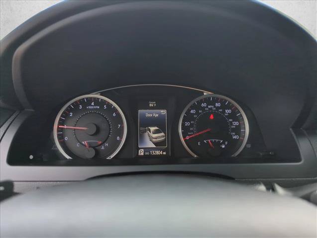 Used 2016 Toyota Camry SE w/ Moonroof Package FWD image 9