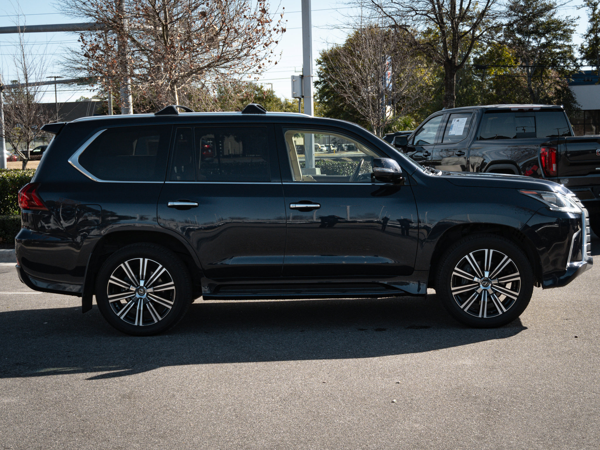 Used 2018 Lexus LX 570 4WD w/ Luxury Package image 11