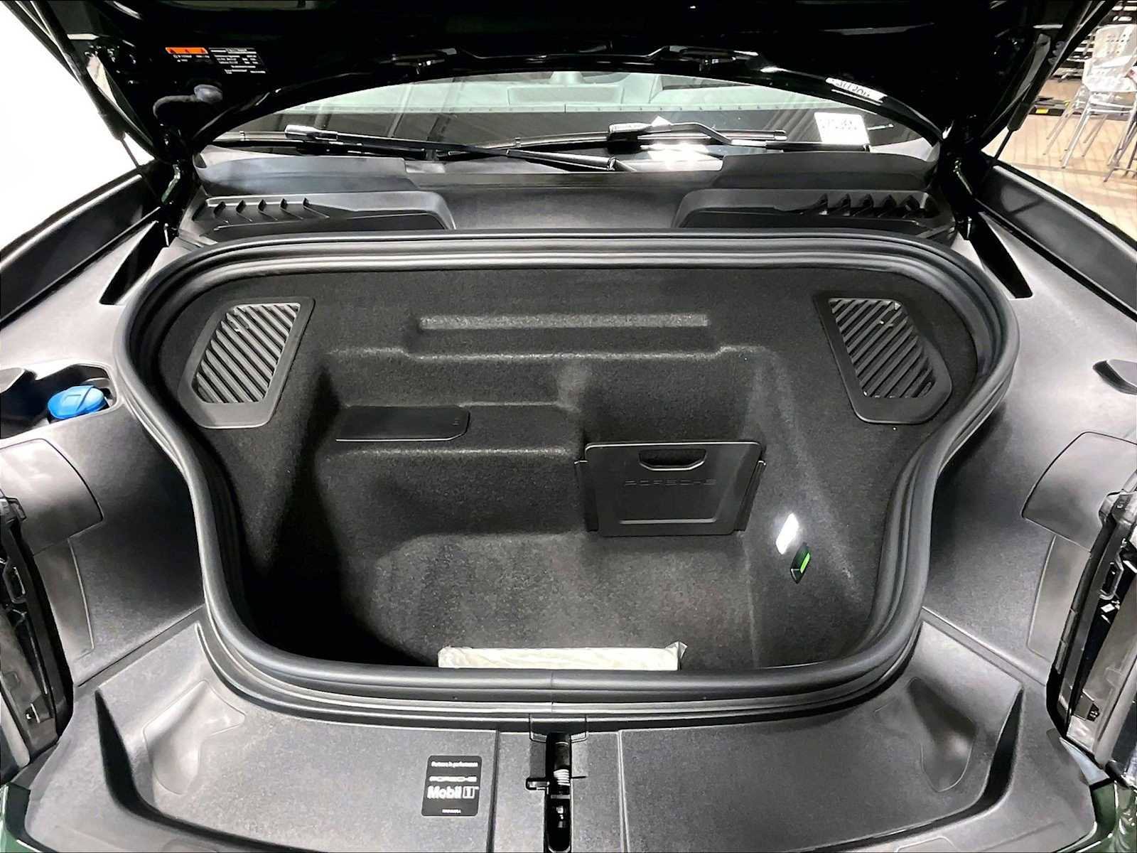 Used 2025 Porsche Macan 4S Electric image 37