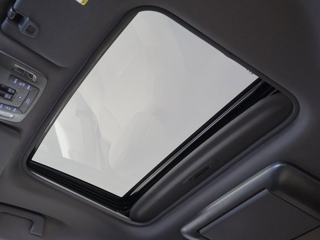 Used 2022 Toyota Sienna Limited image 20