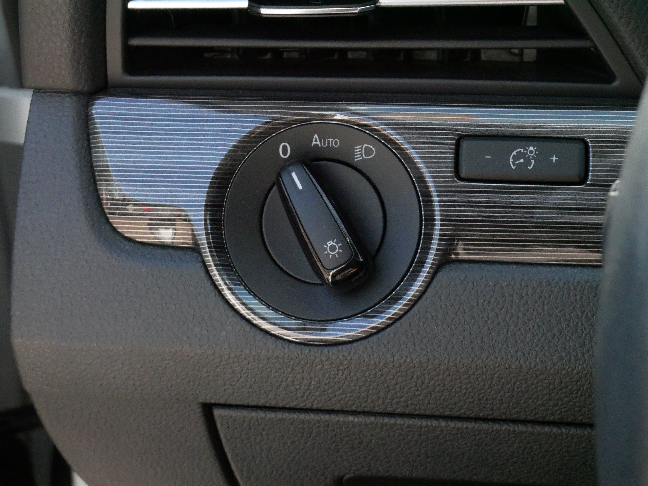 Certified 2020 Volkswagen Passat 2.0T R-Line FWD image 26