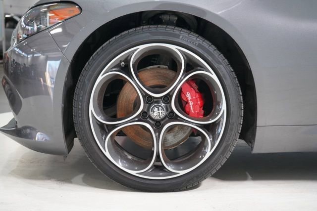 Used 2025 Alfa Romeo Giulia AWD image 11