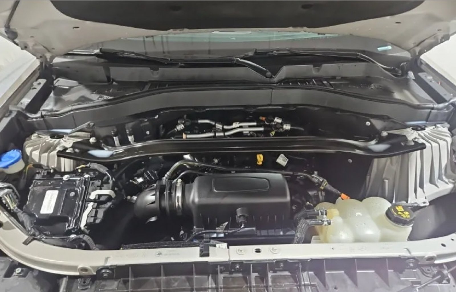 Used 2021 Ford Explorer Limited AWD/4WD image 14