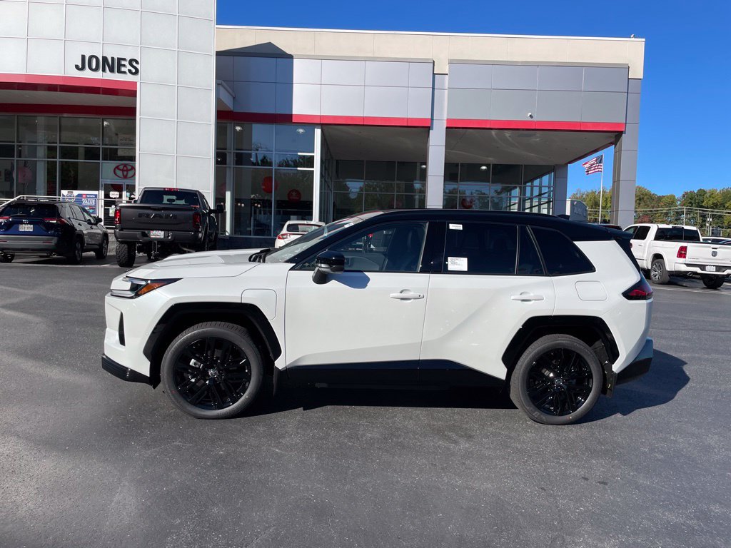 New 2026 Toyota RAV4 XSE w/ Panoramic Sun Roof Package AWD/4WD image 4