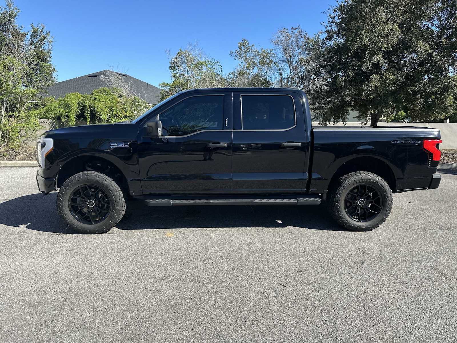 Used 2024 Ford F150 Lightning XLT AWD/4WD image 3