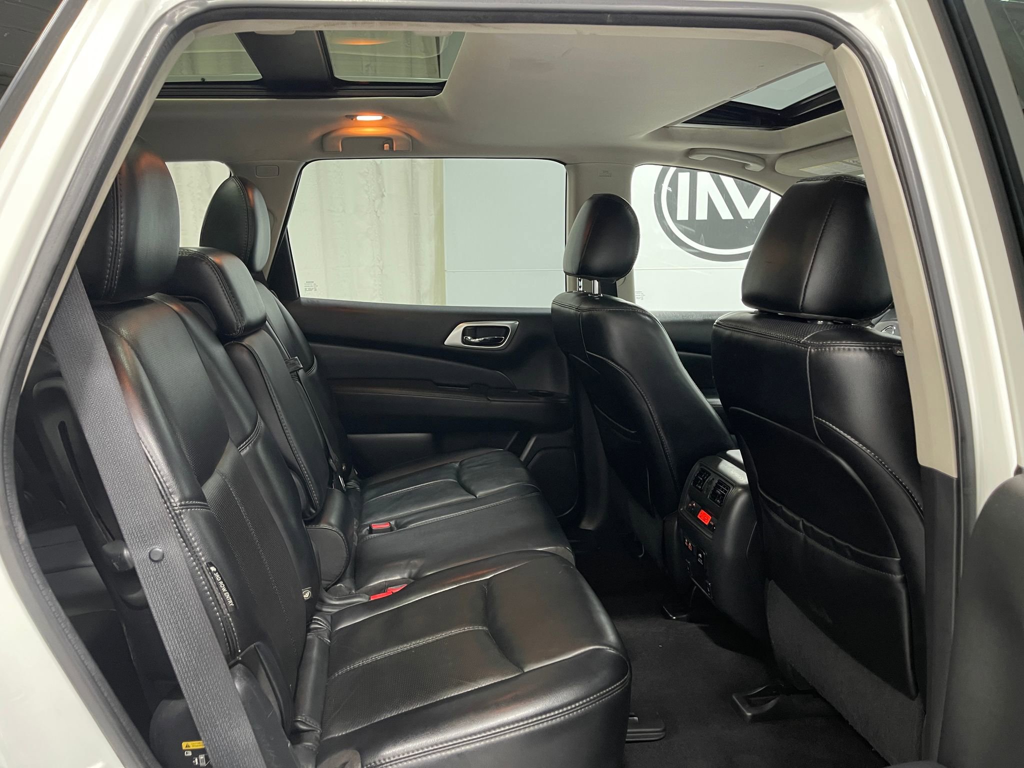 Used 2019 Nissan Pathfinder Platinum w/ Cargo Package image 33