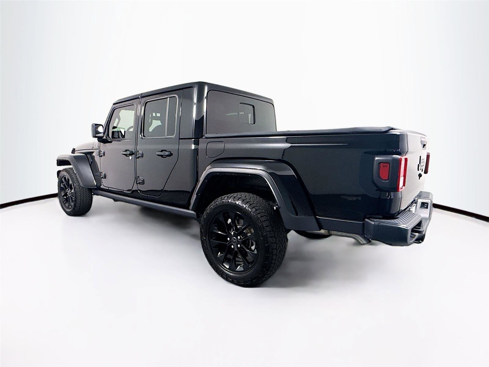 Used 2025 Jeep Gladiator Sport image 22