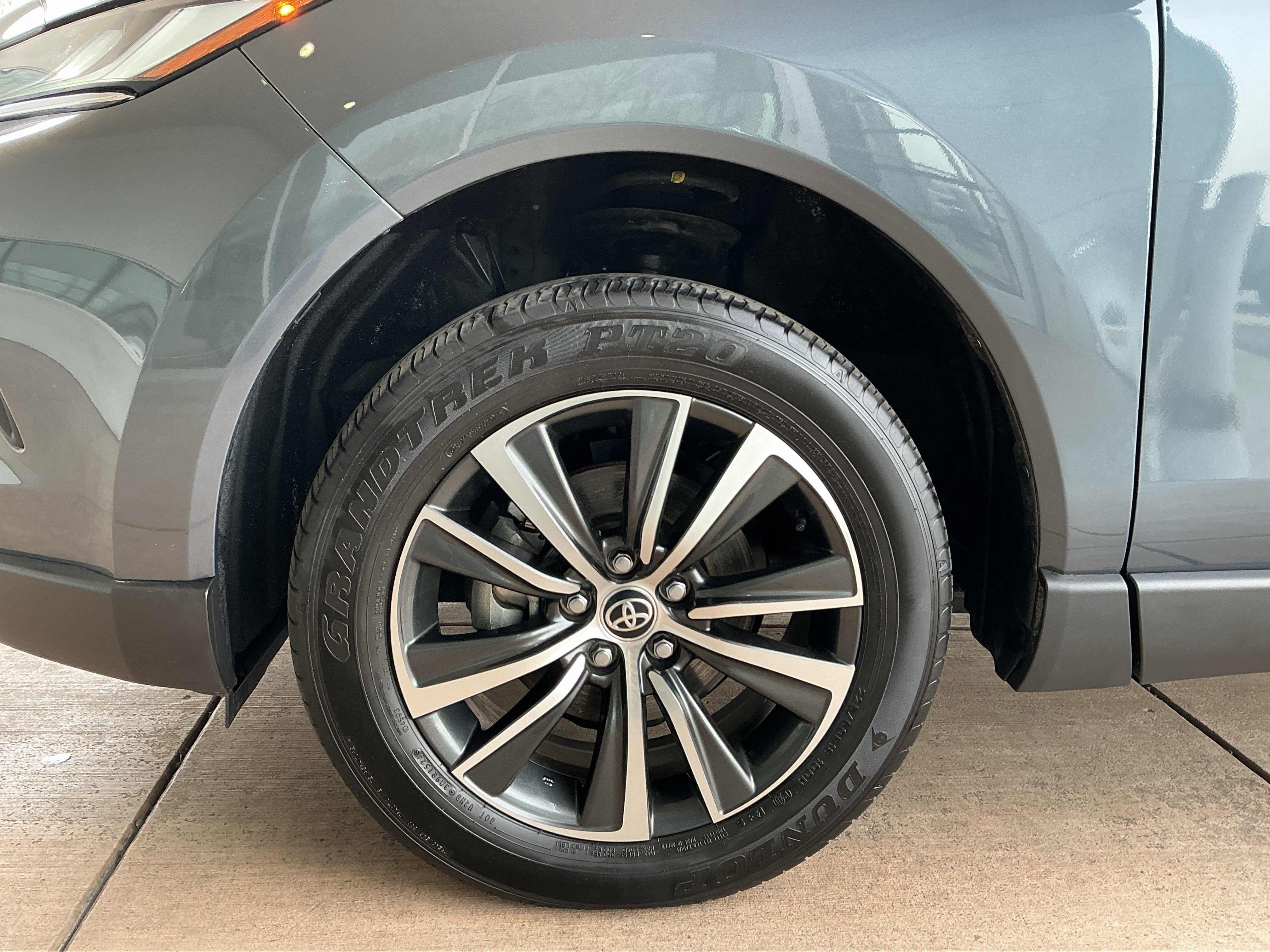 Used 2024 Toyota Venza LE AWD/4WD image 25
