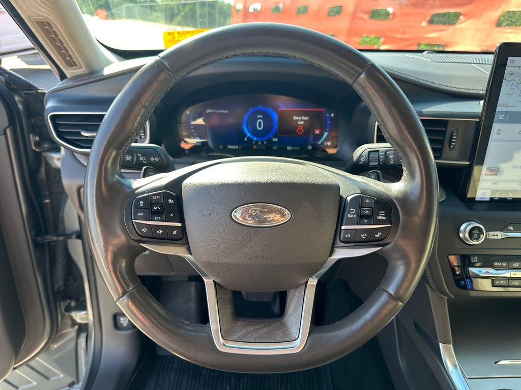 Used 2020 Ford Explorer Platinum w/ Premium Technology Package AWD/4WD image 19