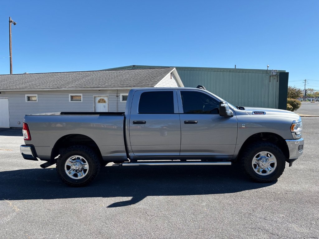 Used 2024 RAM 2500 Tradesman w/ Chrome Appearance Group AWD/4WD image 4