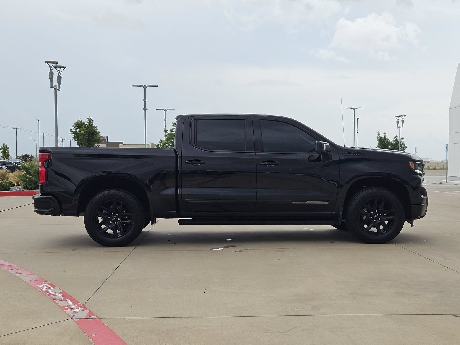 Certified 2025 Chevrolet Silverado 1500 High Country w/ Midnight Edition AWD/4WD image 7