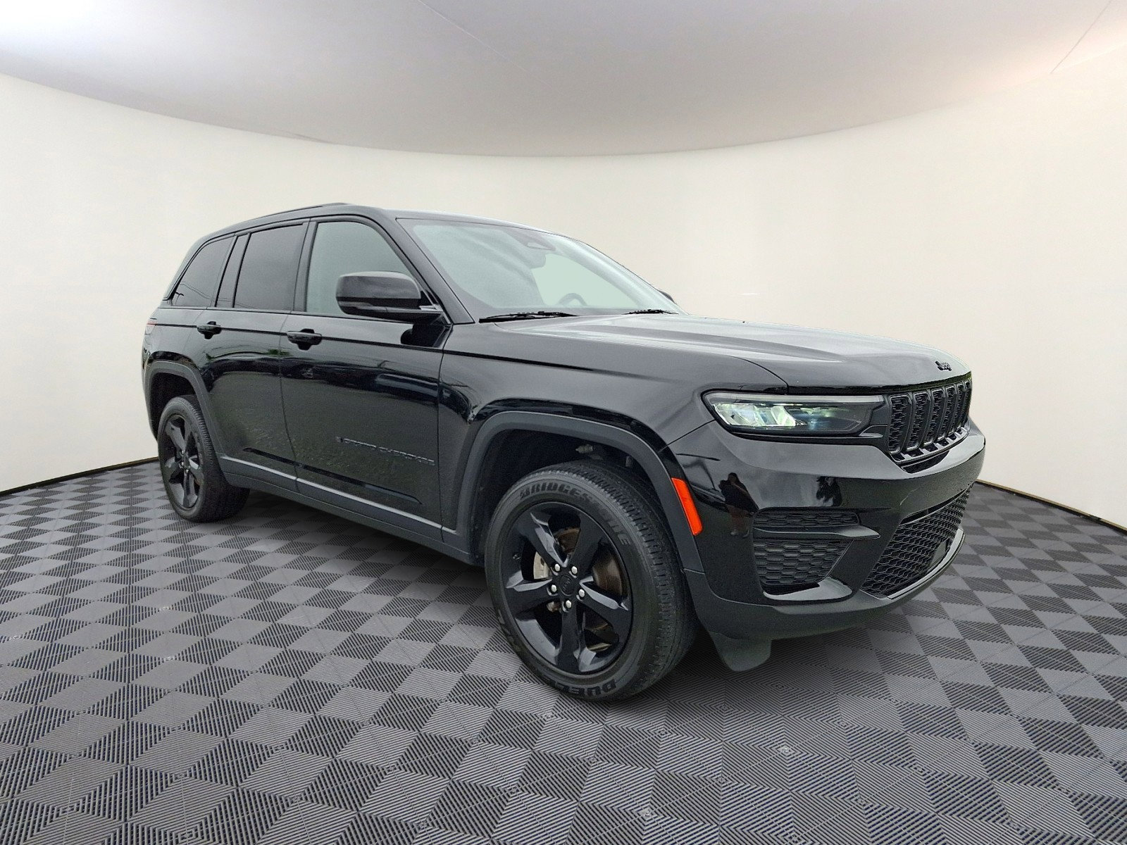 Used 2023 Jeep Grand Cherokee Altitude image 1