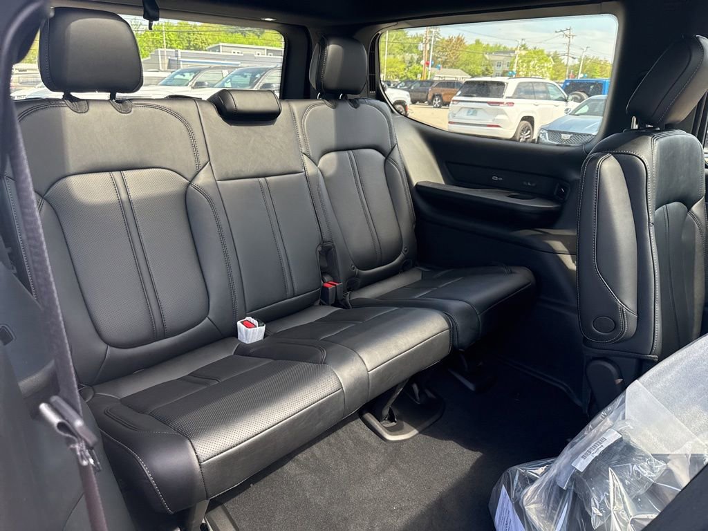 New 2026 Jeep Grand Wagoneer 4WD image 31