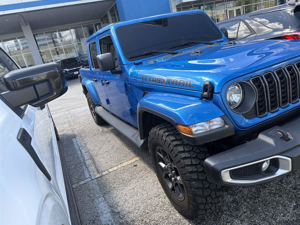 Used 2025 Jeep Gladiator Sport AWD/4WD image 2