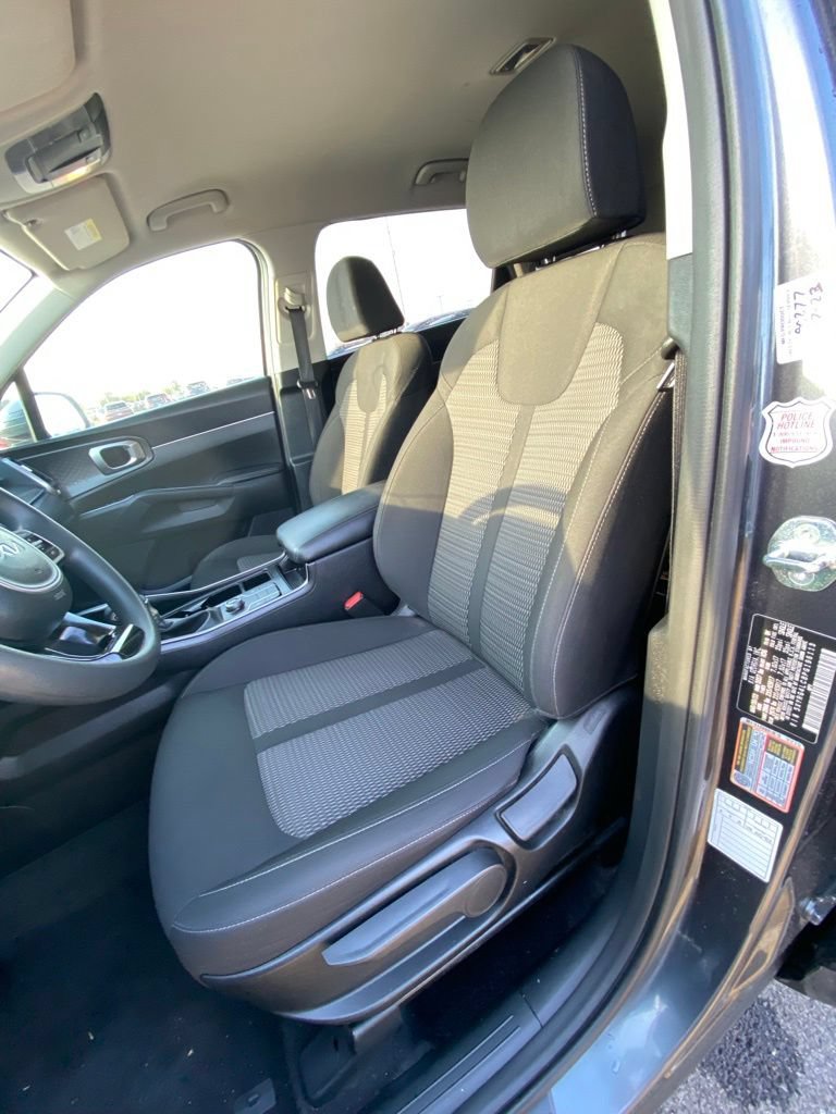 Certified 2023 Kia Sorento LX FWD image 10