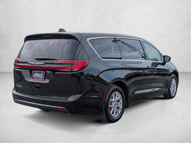 Used 2024 Chrysler Pacifica Touring-L image 5