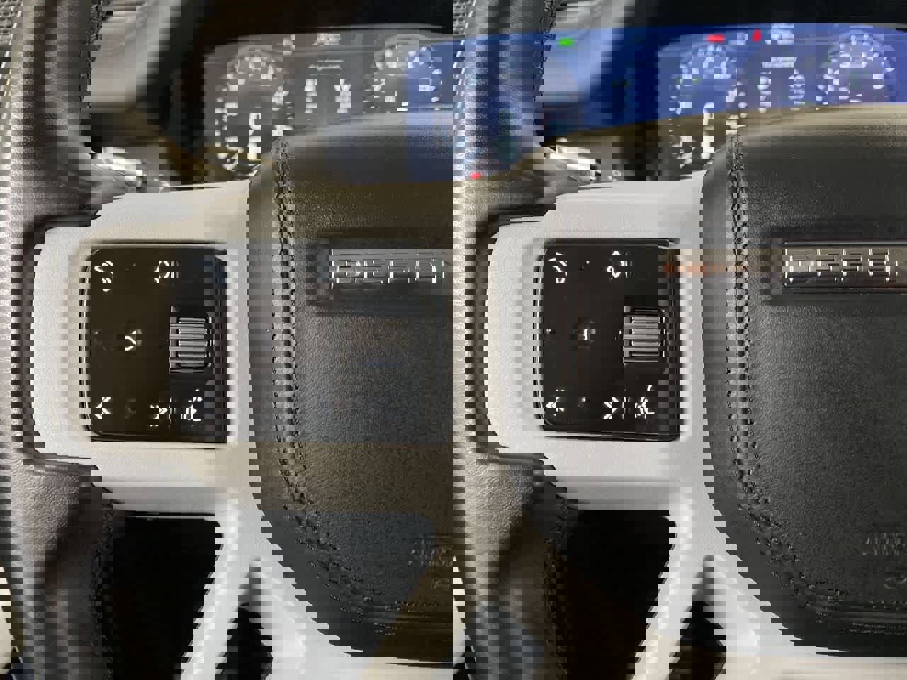 Used 2020 Land Rover Defender 110 HSE image 21