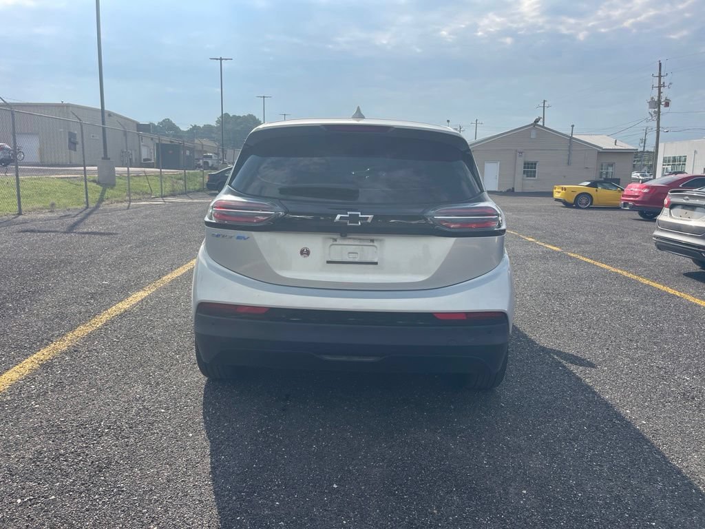 Used 2023 Chevrolet Bolt LT w/ Infotainment Package FWD image 4